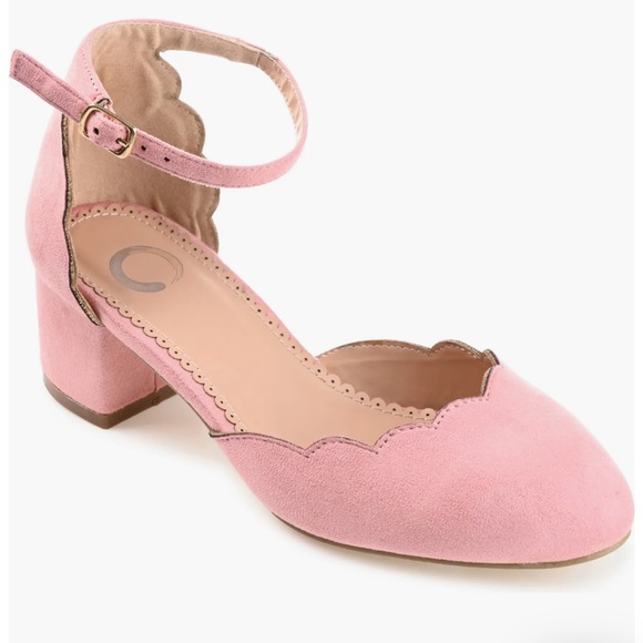 Journee Collection Edna Scallop Trim Pump - Picture 1 of 5
